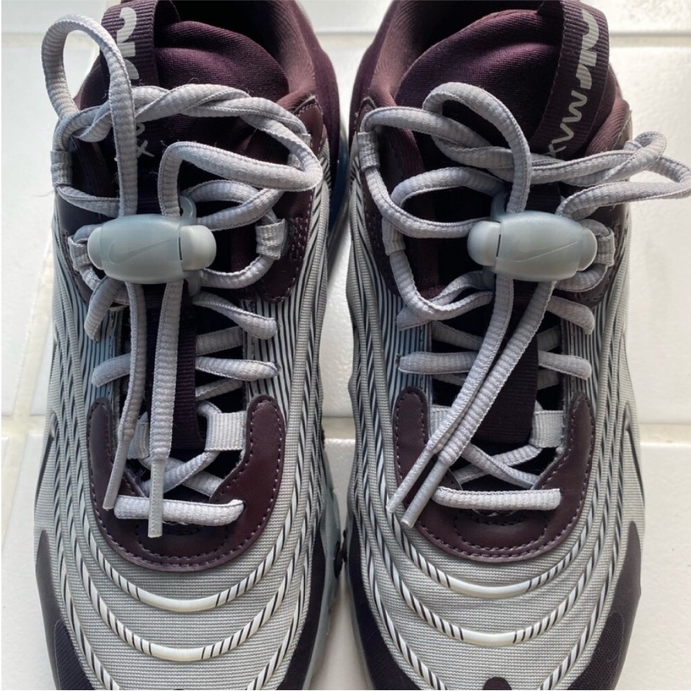 Nike Women's Sneakers in Gray and Black - Picture 3 of 8